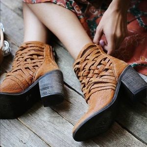 FREE PEOPLE Carrera Tan Leather Bootie Sz 38